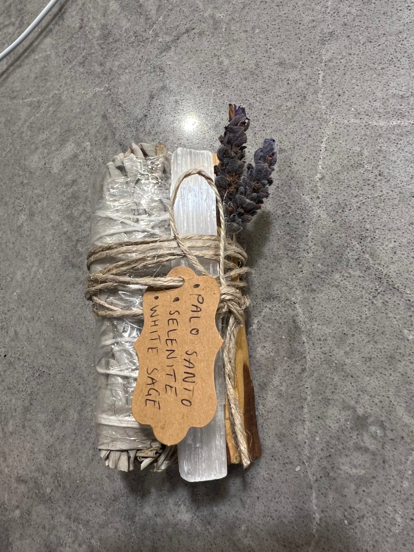 Smudging Kit / sage / palo santo / selenite